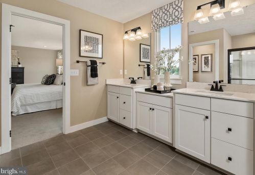 31 Winifred Dr, Hanover PA 17331-9714 exterior