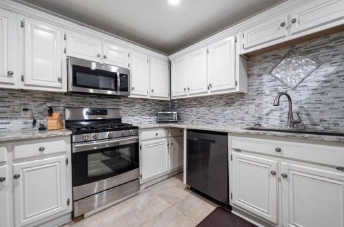 639 San Fernando Dr, Smyrna GA  30080-1435 exterior