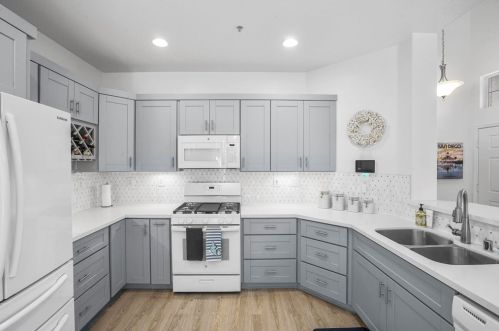 812 Daybreak Pl, Vista CA  92084-3347 exterior