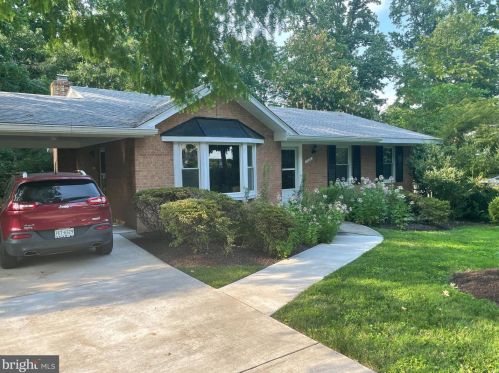 8106 Smithfield Ave, Springfield, VA 22152-3051