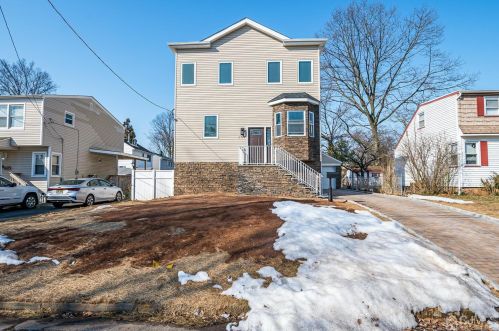 654 Fairview Ave, Piscataway, NJ 08854-2732