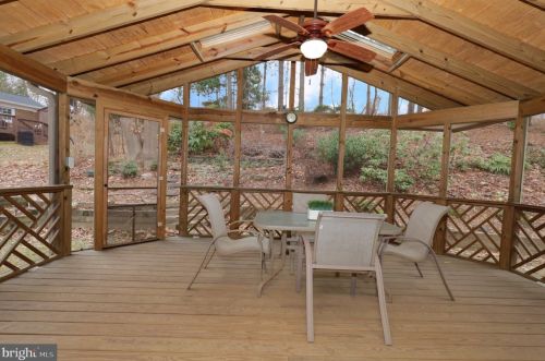 7099 Game Lord Dr, Springfield VA  22153-1312 exterior