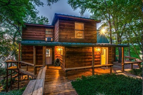 4200 Lakewood Rd, Fort Worth TX  76135-1073 exterior