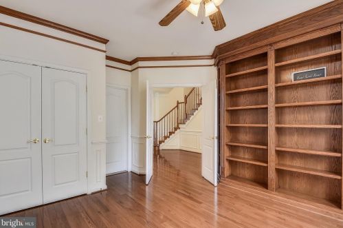 7112 Ayers Meadow Ln, Springfield VA  22150-4915 exterior