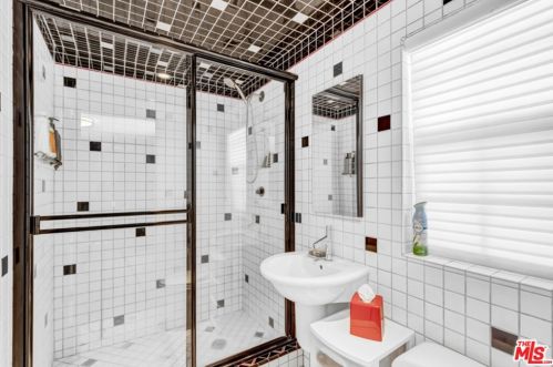2015 Navy St, Santa Monica, CA 90405-5945