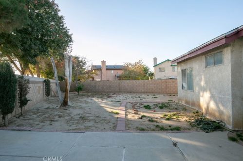 43607 Easy St, Lancaster CA  93535-5600 exterior
