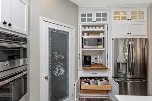 9564 Chandelle Way, Riverside CA  92508-6810 exterior