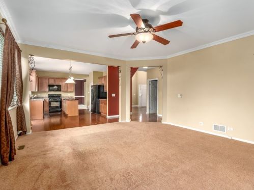 722 James Dr, Pingree Grove IL  60140-8291 exterior