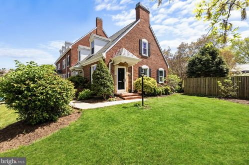 4686 34th St, Arlington, VA 22206-1702