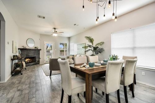 242 Amber Oak Dr, Uhland TX  78640-5270 exterior