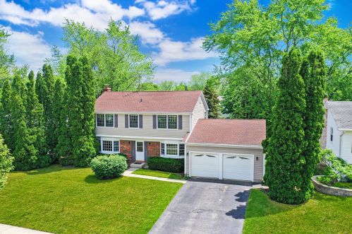1015 Alden Ln, Buffalo Grove, IL 60089-1304