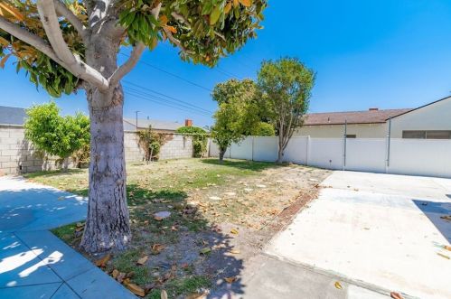 2949 Bridgeport Ave, Anaheim CA  92804-2049 exterior