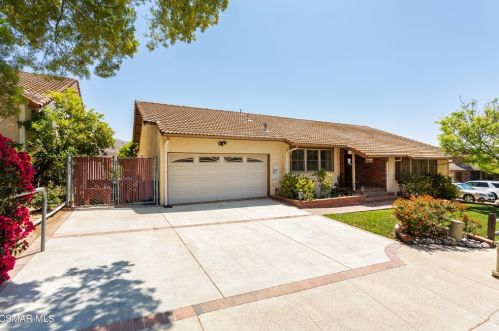 1260 Nonchalant Dr, Simi Valley, CA 93065-5718