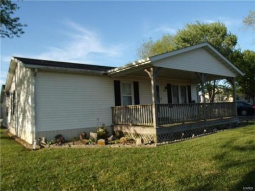 15671 State Route 15, Nashville, IL 62263-4007