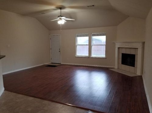 4704 Fox Meadows Ln, Midlothian TX  76063-6785 exterior