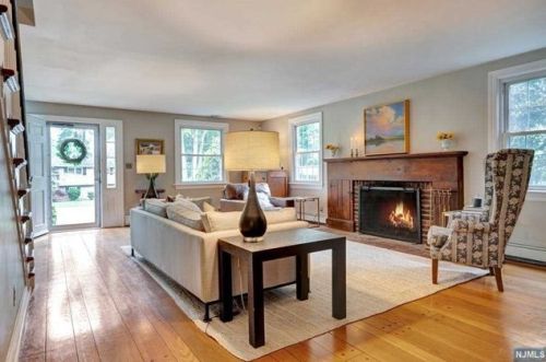130 Dale Ave, Allendale, NJ 07401-1903