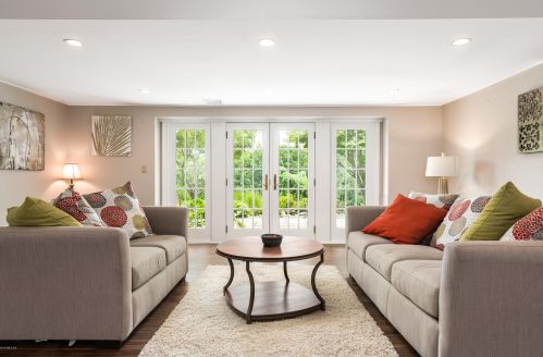 345 Round Hill Rd, Greenwich CT  06831-3303 exterior
