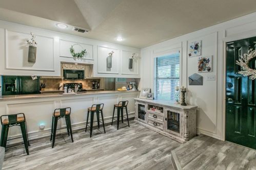 6108 Ridge Rd, Fort Worth TX  76135-1342 exterior