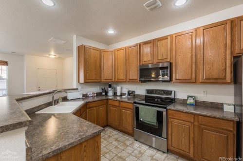 567 Mobile Pl, Aurora, CO 80017-3148