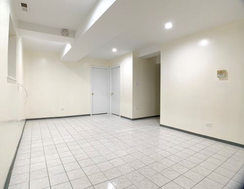1345 Rosedale Ave, Chicago, IL 60660-3585
