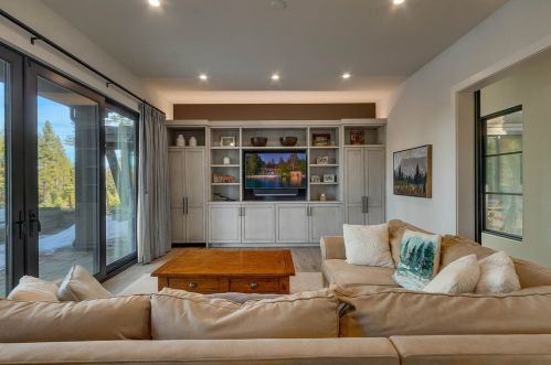377 James Mciver, Truckee CA  96161-5176 exterior