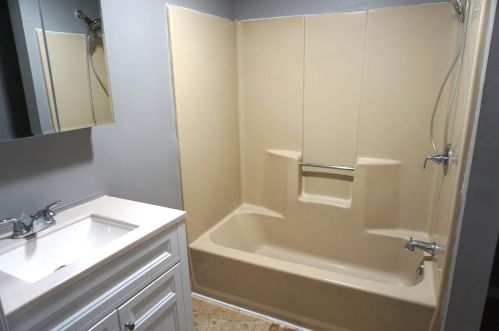 709 Elmwood Dr, Hudson NH  03051-3245 exterior