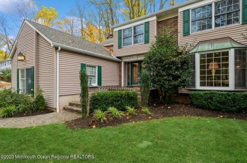 71 Bunker Hill Dr, Middletown, NJ 07748-2954