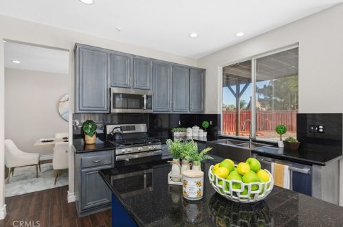 8974 Oakridge Ct, Riverside CA  92508-3095 exterior