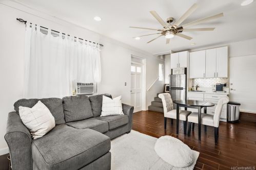 3750 Claudine St, Honolulu HI  96816-3808 exterior