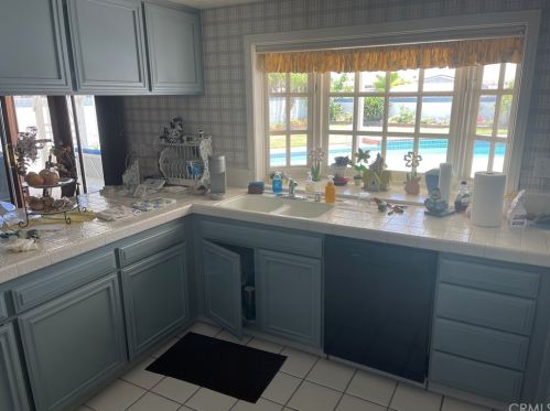 2532 Lark Ellen Ln, Anaheim CA  92806-5606 exterior