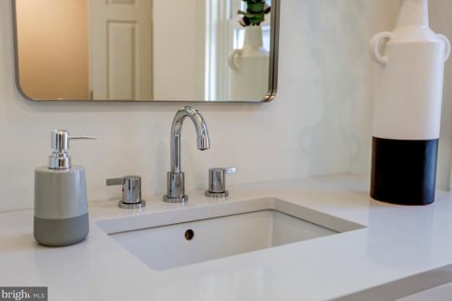 527 Howard Ave, Lancaster PA  17602-4421 exterior