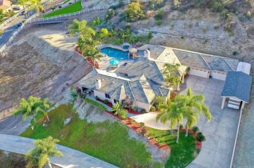 11362 Crazy Horse Dr, Lakeside, CA 92040-1205