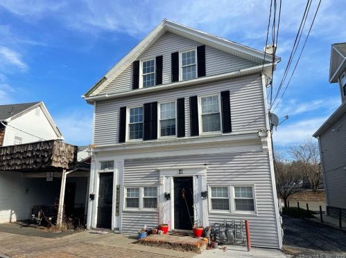21 Liberty St, Southington CT  06489-3118 exterior