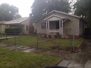 385 Highland St, Pasadena CA  91104-1040 exterior