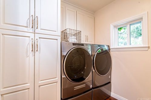 2010 Buckingham Pl, Glendale CA  91206-1401 exterior