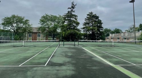 6137 Knoll Wood Rd, Willowbrook IL  60527-3222 exterior