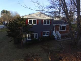 13 Langdon Ave, Kensington, NH 03833-2209