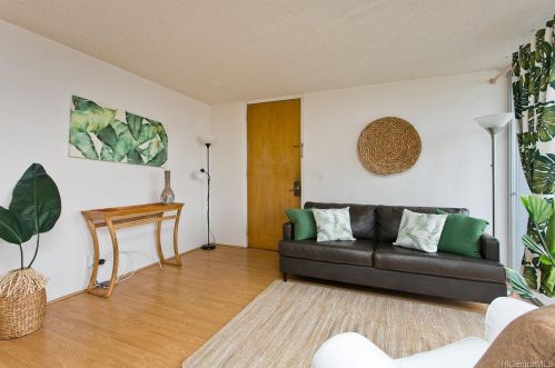 1456 Thurston Ave, Honolulu, HI 96822-3633