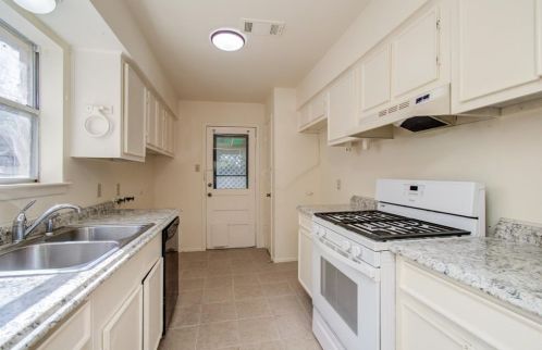3122 Scotch Moss Ln, Morgans Point TX  77571-3646 exterior