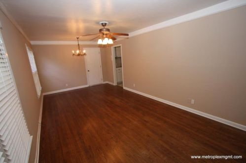 6717 John Dr, Fort Worth, TX 76118-6202