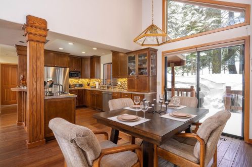 14165 Copenhagen Dr, Truckee CA  96161-6634 exterior