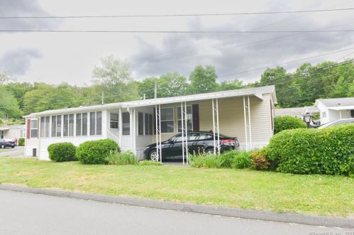 1 Overlook Ln, Southington, CT 06489-1429