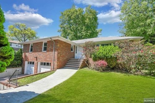 30 Pearl St, Dumont, NJ 07628-1221