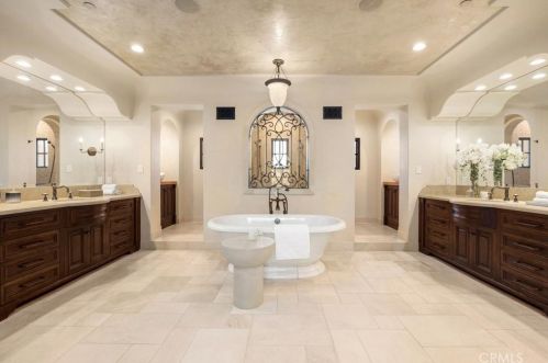 47 Echo Gln, Irvine CA  92603-0421 exterior