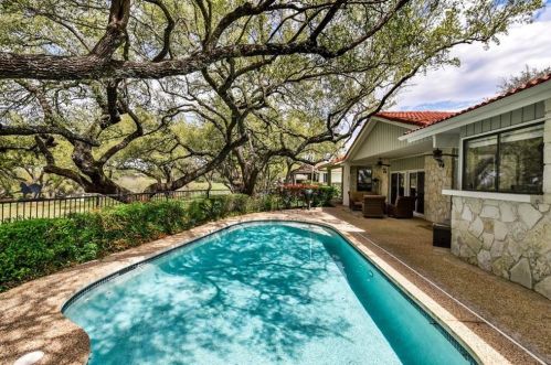 122 Crest View Dr, Austin TX  78734-5208 exterior