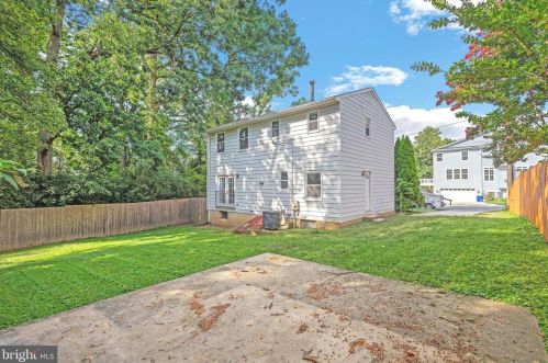 8902 Albert Stewart Ln, Silver Spring MD 20910-1949 exterior