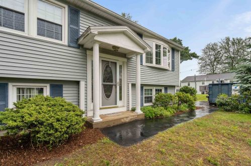6 Robin Dr, Goffstown, NH 03045-2509