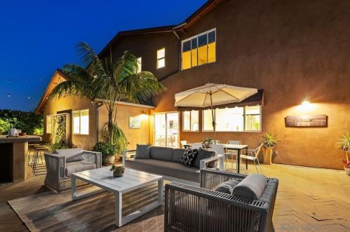 327 Leeann Ln, Encinitas, CA 92024-1711