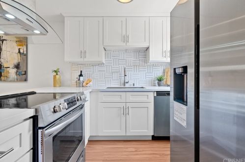 2628 Kansas Ave, Santa Monica, CA 90404-5227