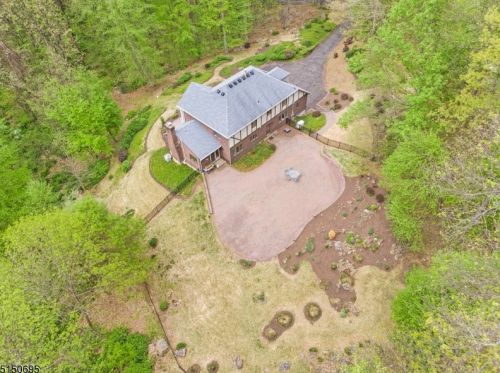 48 Old Mill Rd, Chester, NJ 07930-2846